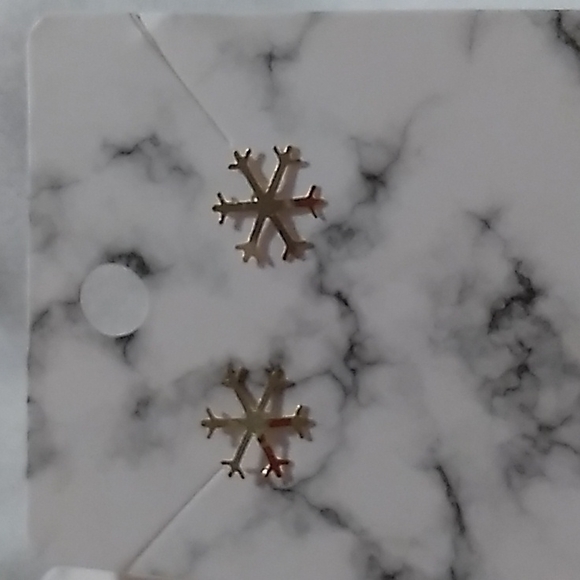 Gold colored Reindeer & snowflake earrings Hypoallergenic - Picture 3 of 4
